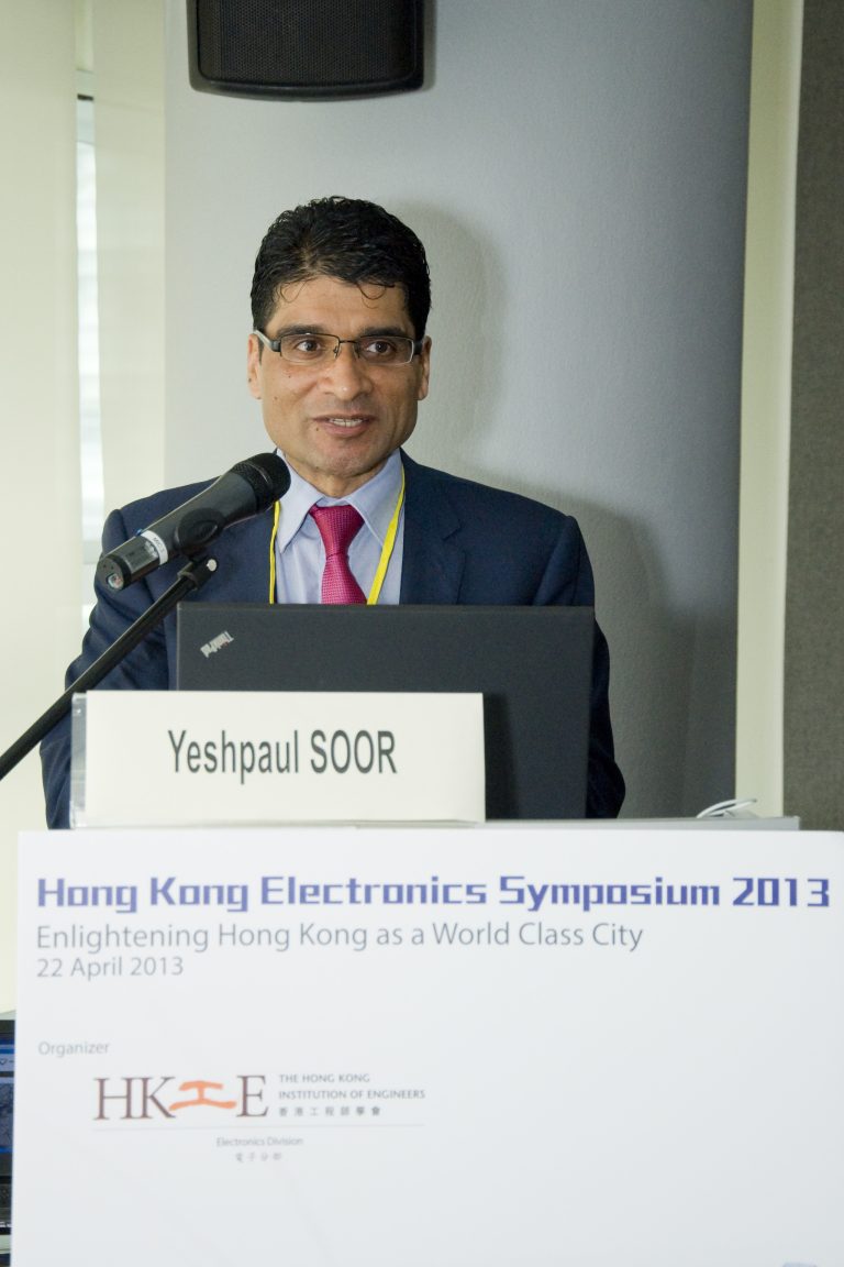 Yeshpaul Soor speaking at Hong Kong Electronics Symposium 2013 podium.